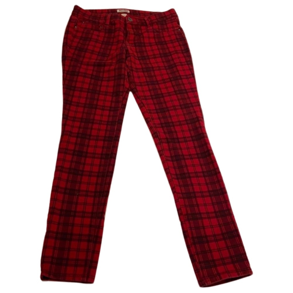 Women's Mudd Red checkered pants. It has a great stretch to it. Size: L